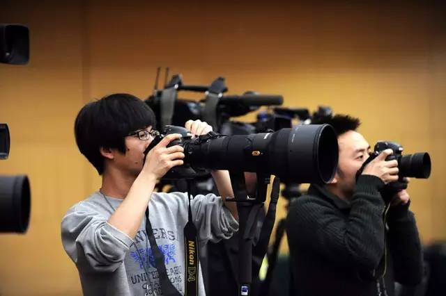 代拍拍照靠谱吗？深度解析其背后的真实面貌