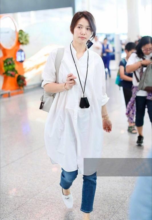 衬衣丝巾搭配，优雅与时尚的完美结合