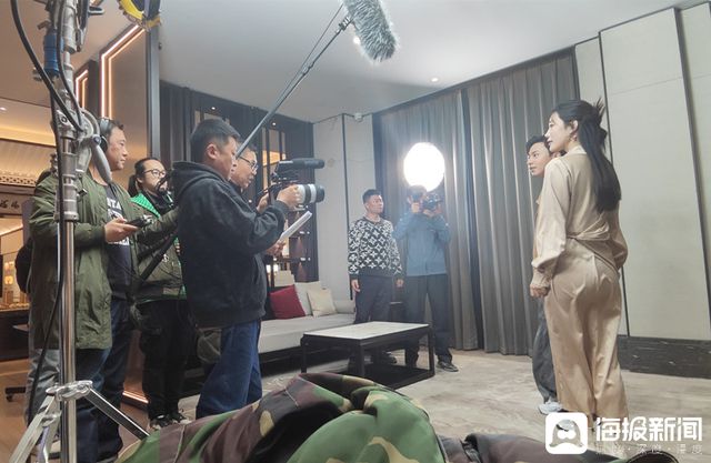 女演员与剧组，影视制作中的紧密合作