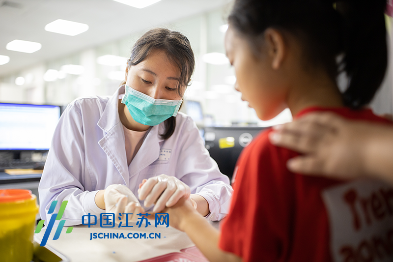 南京儿童医院专家节假日坚守岗位，守护儿童健康