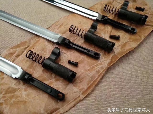 伞兵伸缩刀，一种独特的军事工具与文化的交织