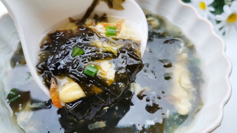 紫菜蛋花虾仁汤，一道鲜美营养的传统汤品做法