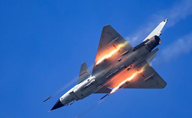 空军能否担任伞兵角色，一项多维度的探讨