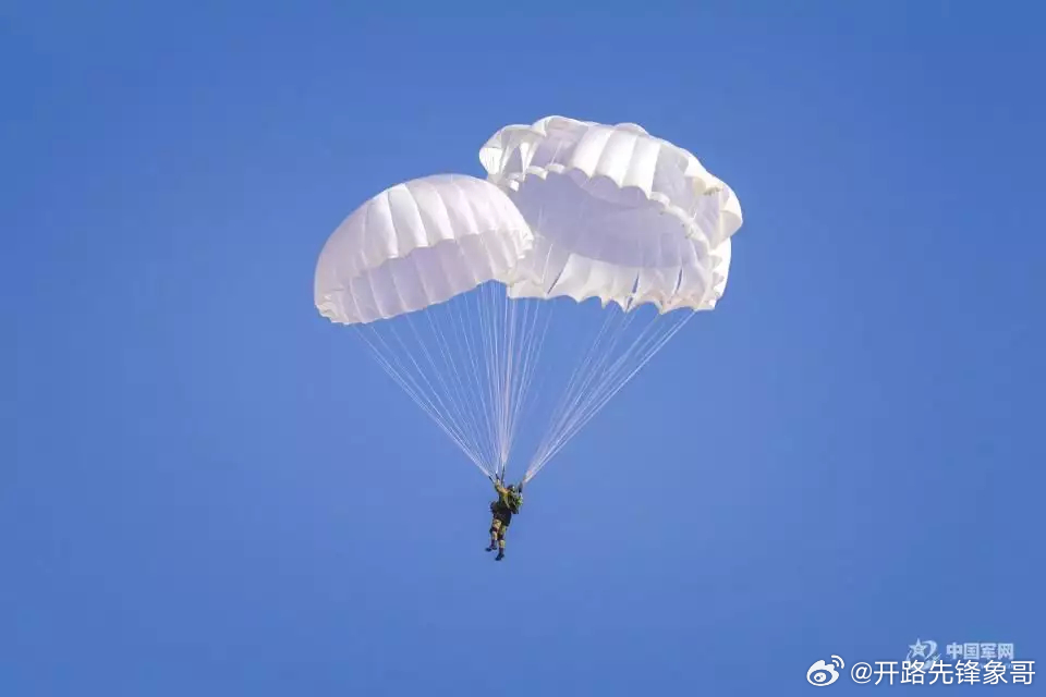 解放军伞兵帽，荣耀的象征与功能的展现