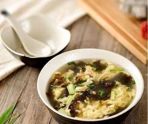 紫菜虾皮蛋花汤，一道家常美味汤品的做法