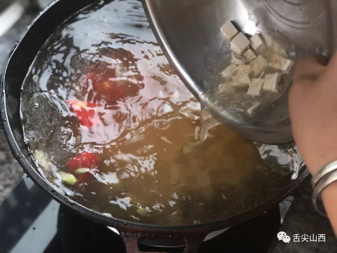 紫菜蛋花汤与香菜的完美融合，一道美味汤品的深度探索