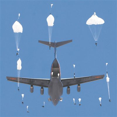 新伞兵机枪，重塑空中火力的先锋