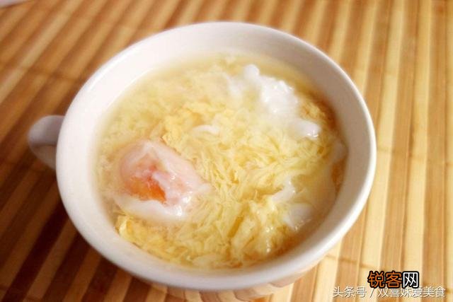 鸡蛋汤的制作技巧，如何制作云朵般的蛋花