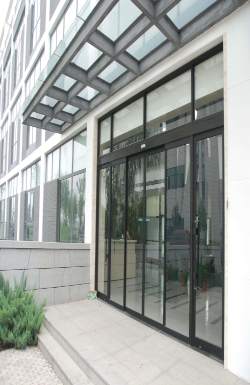 钢质烤漆自动门，现代建筑的理想选择