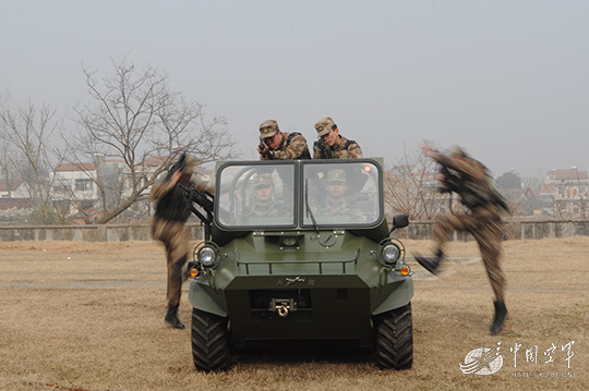 伞兵全地形车，现代战场上的多功能利器