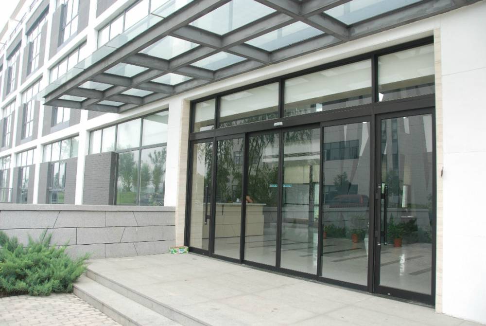 型材自动门，现代建筑的智能化出入解决方案