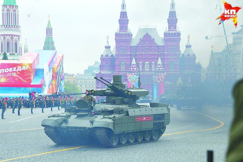 阅兵中的伞兵战车，展现空中突击力量的独特魅力