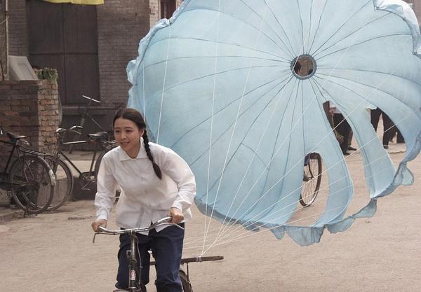 电影中的跳伞兵，无畏的英勇与壮丽的冒险