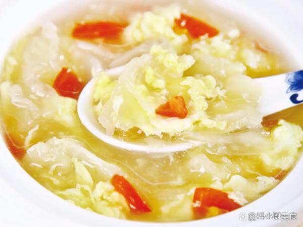 银耳蛋花咸汤，一道营养美味的家常汤品