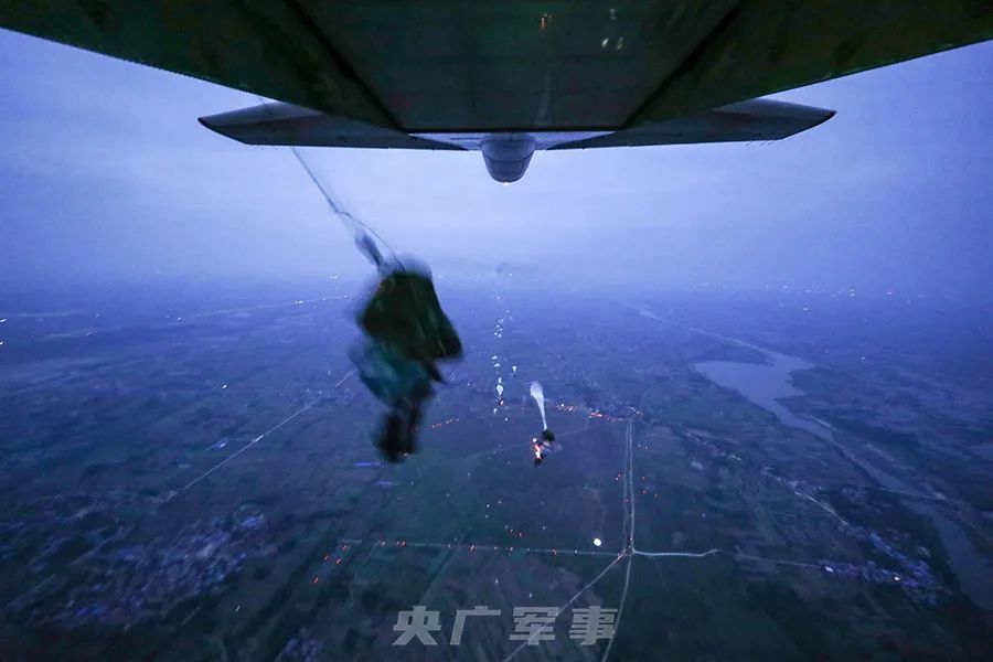 伞兵跳伞素材，壮丽瞬间的永恒记忆