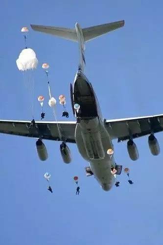 空降兵伞兵4型伞，现代战争中的空中利刃