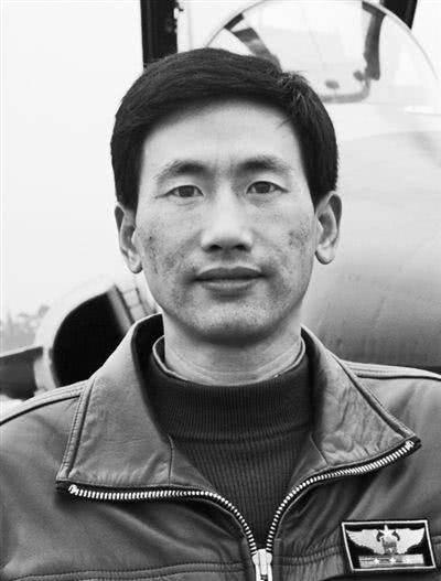 王福荣，中国伞兵传奇人物简介